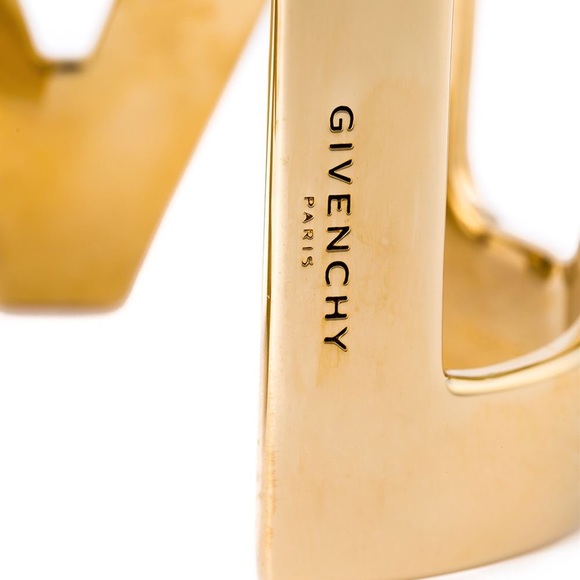 ♦️SOLD♦️$890 AUTHENTIC GIVENCHY GOLD LOGO BRACELET - Picture 3 of 7